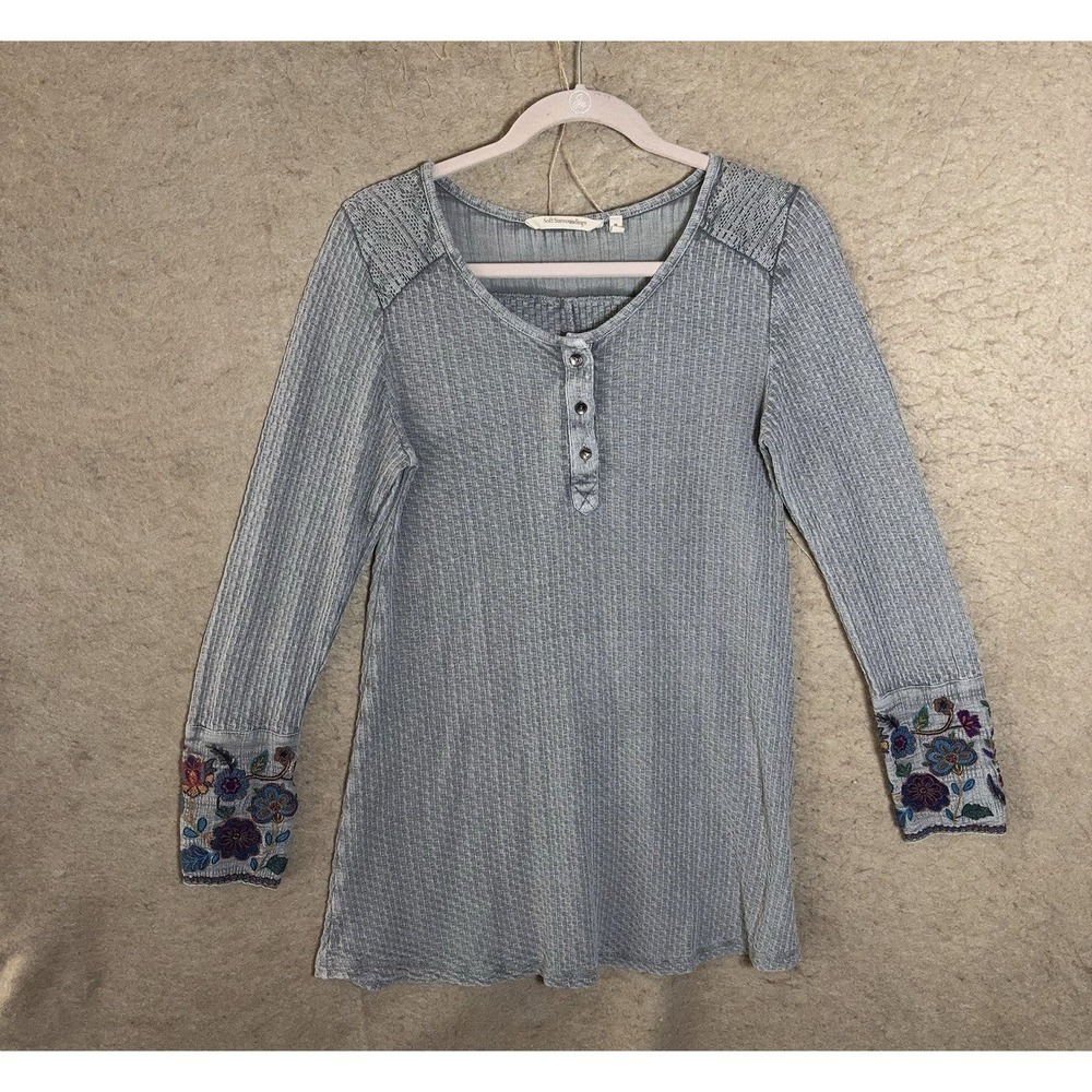 Soft Surroundings Linen Blend Waffle Knit Top Women Sz M Gray Embroidered Floral